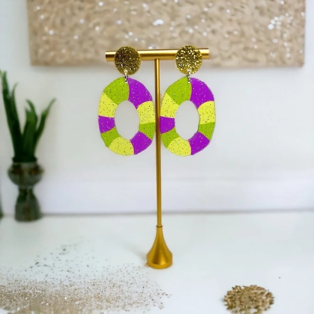 Sweeten Your Mardi Gras: NWT Whimsical King Cake Dangle Earrings!